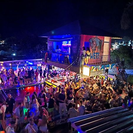 Wet! A Pool Party Hostel By Wild & Wandering Хаад Рин Екстериор снимка