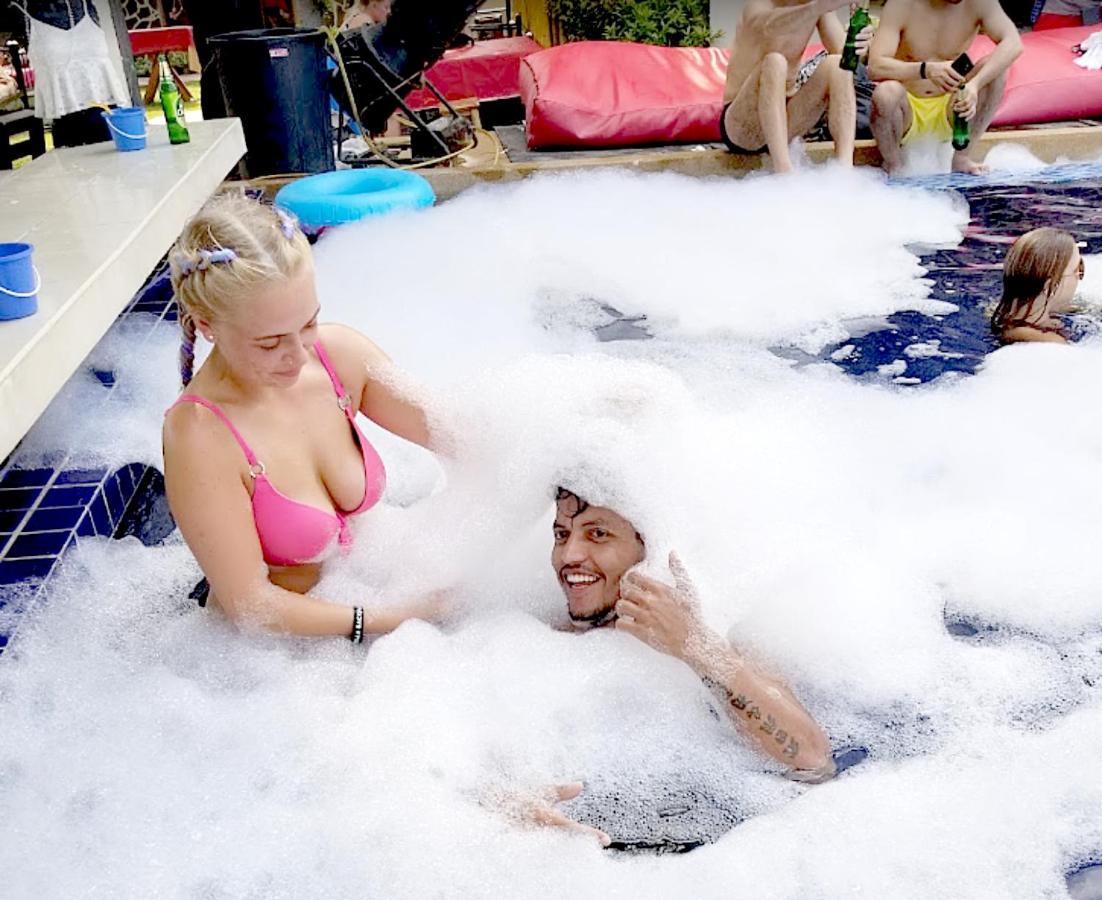 Wet! A Pool Party Hostel By Wild & Wandering Хаад Рин Екстериор снимка