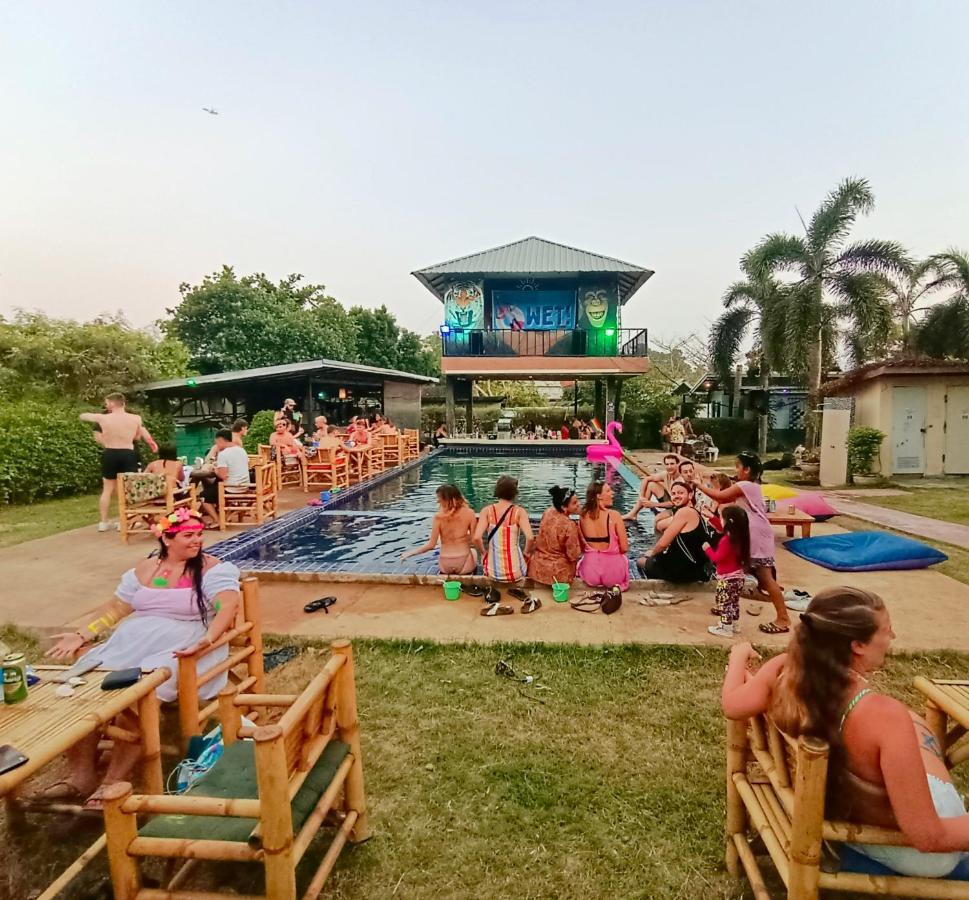 Wet! A Pool Party Hostel By Wild & Wandering Хаад Рин Екстериор снимка