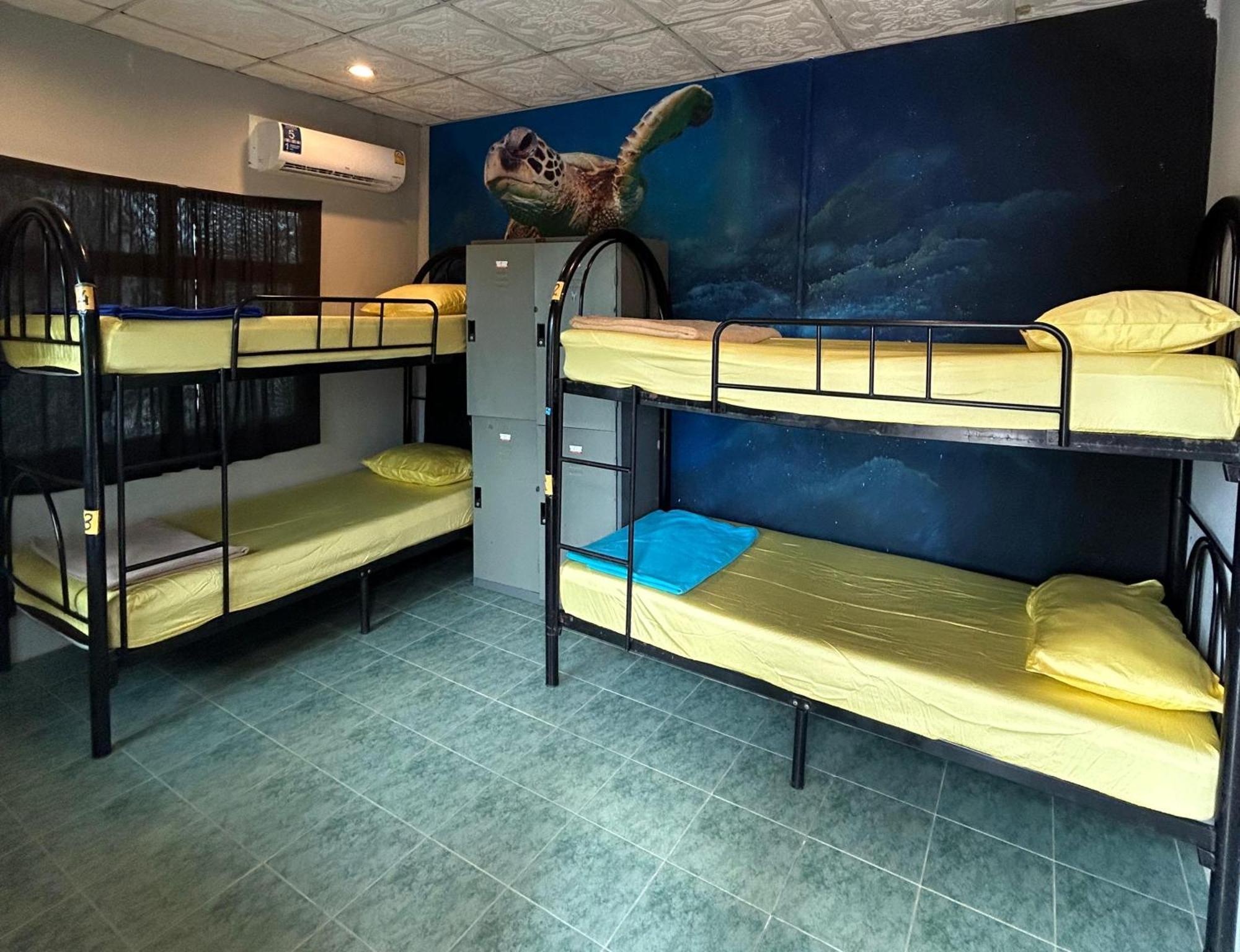 Wet! A Pool Party Hostel By Wild & Wandering Хаад Рин Стая снимка